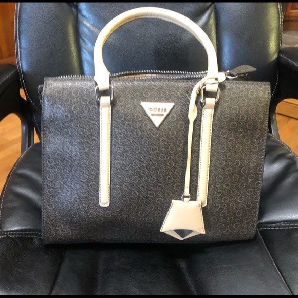 Guess purse NWOT - Picture 1 of 7